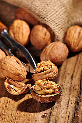 포토 JPG 해외이미지 가방 사람없음 목재 견과류 사발 삼베 보케 호두 해외202004 해외포토 나무 잡화 재료 사기그릇 파일형식 천_직물 이미지허브