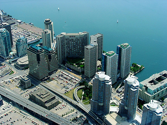 포토 JPG 해외이미지 호수 스포츠 캐나다 요트 건축양식 창문 교통시설 자동차 유리 지붕 아파트 항해 안테나 사람없음 건물 초록색 물 파란색 항구 고층빌딩 만 고속도로 엔지니어 모터보트 네비게이션 토론토 개발 계약자 콘크리트 해외202004 해외포토 자연요소 건축물 건축 도로 육상교통 컬러 교통 북아메리카 배_교통 통신 재질 주택 빌딩 기술자 계약 시설 파일형식 이미지허브