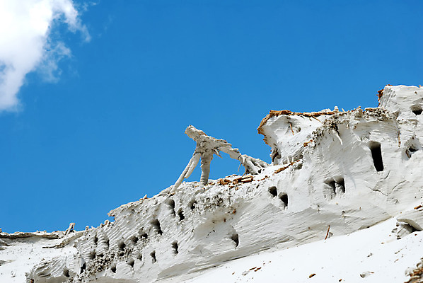 포토 JPG 해외이미지 구름 모래 조각 백그라운드 상상 자연 하늘 산 풍경 사람없음 야외 가로 여름 파란색 빛 조각상 바위 구멍 심볼 언덕 오브젝트 장면 천국 해외202004 해외포토 자연요소 계절 컬러 조형물 돌_바위 생태계 파일형식 이미지허브
