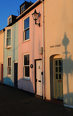 포토 JPG 해외이미지 전통 영어 외관 문화 바다 건축양식 지붕 벽돌 영국 잉글랜드 거리 주택 사람없음 야외 희망 화려 연립주택 교외 빅토리아 해외202004 해외포토 문자 건축 감정 유럽 컨셉 건물 파일형식 이미지허브