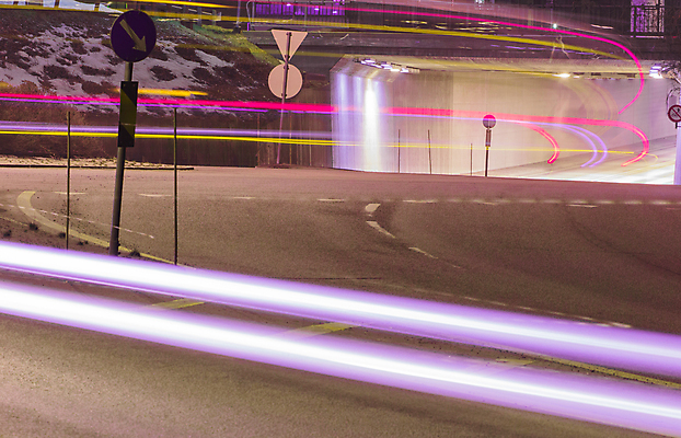 포토 JPG 해외이미지 도로 자동차 사람없음 빛 보라색 도시 터널 해외202004 해외포토 길 육상교통 컬러 교통시설 파일형식 이미지허브