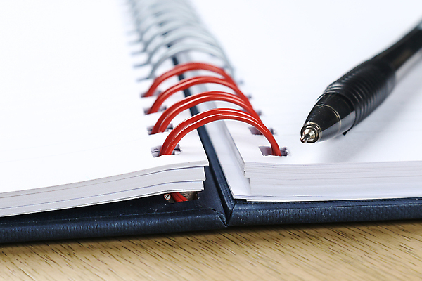 포토 JPG 해외이미지 교육 종이 백그라운드 비즈니스 학교 잉크 나선형 사람없음 스터디 사무실 다이어리 검은색 쪽지 공책 공백 달력 흰색 시간 업무 오픈 날짜 메시지 계획 가죽 스케치 사인 문서 바쁨 페이지 패드 월 조언 해외202004 해외포토 컬러 컨셉 무늬 문구용품 미술 학습 사무용품 작업 파일형식 이미지허브