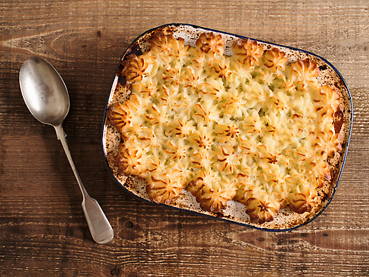 포토 JPG 해외이미지 영어 음식 영국 감자 육류 요리 사람없음 가로 소고기 껍질 시골 굽기 시골집 통조림 양고기 다진 땅바닥 해외202004 해외포토 문자 유럽 채소 식재료 바닥 주택 구이 파일형식 이미지허브