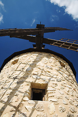 포토 JPG 해외이미지 구름 유럽 얼굴 벽 밭 창문 하늘 바람 항해 미소 사람없음 파란색 갈색 문 탑 놀람 바위 입 스페인 밀 원뿔 거인 방앗간 해외202004 해외포토 자연요소 도형 건축물 감정 나라 컬러 농업 배_교통 날씨 곡류 표정 신체부위 돌_바위 파일형식 이미지허브