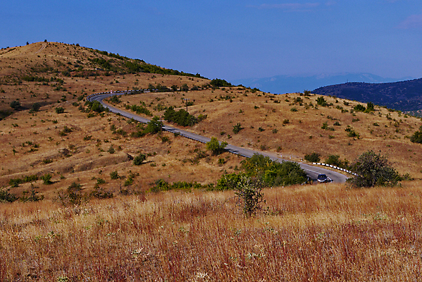 포토 JPG 해외이미지 도로 교통시설 산 풍경 사람없음 초록색 여름 빛 햇빛 태양 시골 아스팔트 언덕 지역 슬로프 굴곡 루트 절정 수평선 해외202004 해외포토 자연요소 계절 길 컬러 교통 스키장 시설 파일형식 이미지허브