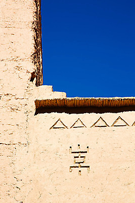 포토 JPG 해외이미지 식물 전통 길 밧줄 벽 분홍색 여행 백그라운드 오렌지 포장 건축양식 창문 아프리카 하늘 추상 출입구 주택 프레임 사람없음 건물 목재 파란색 갈색 노란색 문 바위 흰색 시골 도시 이슬람교 질감 시멘트 환영 타운 모로코 단계 셔터 메디나 옛날 이국적 콘크리트 해외202004 해외포토 나무 건축물 건축 나라 종교 줄 컬러 무늬 과일 재료 돌_바위 파일형식 이미지허브