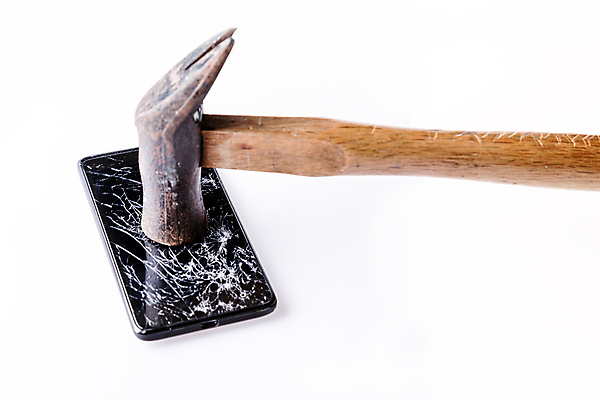 포토 JPG 해외이미지 컨셉 통신 모바일 세포 사람없음 스마트폰 핸드폰 디지털 스크린 검은색 손상 흰색 균열 수리 전화기 스마트 오브젝트 전자 고립 깨짐 때리기 해외202004 해외포토 컬러 모션 전자제품 스마트기기 파일형식 이미지허브