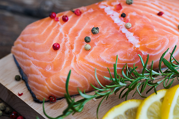 포토 JPG 해외이미지 접시 음식 분홍색 조각 백그라운드 패턴 다이어트 오렌지 재료 건강 육류 어류 스테이크 요리 사람없음 목재 빨간색 식당 식사 저녁식사 신선 고명 그릴 자르기 굽기 먹기 레몬 허브 해산물 향신료 묘사 준비 질감 날것 소금 연어 후추 로즈메리 생식 오메가 해외202004 해외포토 나무 식물 식기 컬러 무늬 과일 식재료 모션 주방용품 서양음식 상점 수중동물 구이 향미료 파일형식 이미지허브