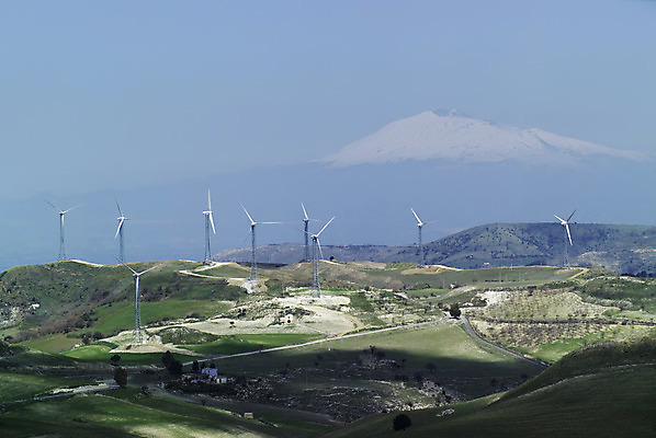 포토 JPG 해외이미지 날개 자연 하늘 바람 풍경 사람없음 초록색 파란색 환경 탑 금속 힘 재활용 행성 발전기 에너지 분위기 선택 목표 언덕 옵션 생태계 역동적 프로펠러 순환 태양에너지 유지 내추럴 생태학 지원 해외202004 해외포토 자연요소 건축물 교육 컬러 컨셉 모션 재질 날씨 우주 발전소 그린에너지 친환경 파일형식 이미지허브