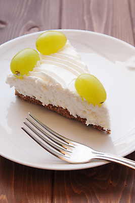 포토 JPG 해외이미지 접시 음식 조각 포크 과일 포도 디저트 건강 요리 사람없음 케이크 우유 추위 신선 달콤 맛 크림 준비 요거트 요구르트 페스츄리 해외202004 해외포토 식기 빵 컨셉 유제품 파일형식 이미지허브