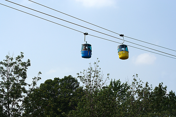 포토 JPG 해외이미지 나무 포즈 자동차 하늘 풍경 사람없음 금속 시골 승차 오브젝트 해외202004 해외포토 식물 육상교통 모션 재질 파일형식 이미지허브