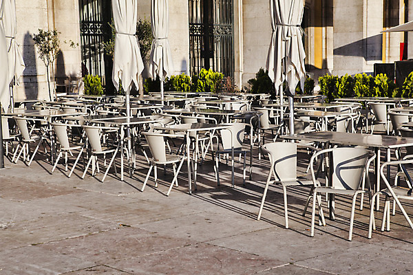 포토 JPG 해외이미지 전통 꽃 유럽 커피 여행 의자 오렌지 탁자 휴가 거리 실내 사람없음 컵 여행객 역사 미술관 포르투갈 리스본 해외202004 해외포토 식물 식기 나라 음료 가구 과일 사람 내부 파일형식 이미지허브