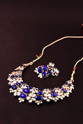 포토 JPG 해외이미지 전통 디자인 여자 결혼 백그라운드 패턴 목걸이 장신구 결혼식 동양인 사람없음 장식 빛 파티 유행 금속 귀걸이 쌍 화려 황금 고급 우아함 디자이너 보석 인도인 복고 팬던트 회복 스타일 해외202004 해외포토 외국인 직업 컨셉 무늬 재질 사람 인종 이벤트 광석 파일형식 이미지허브