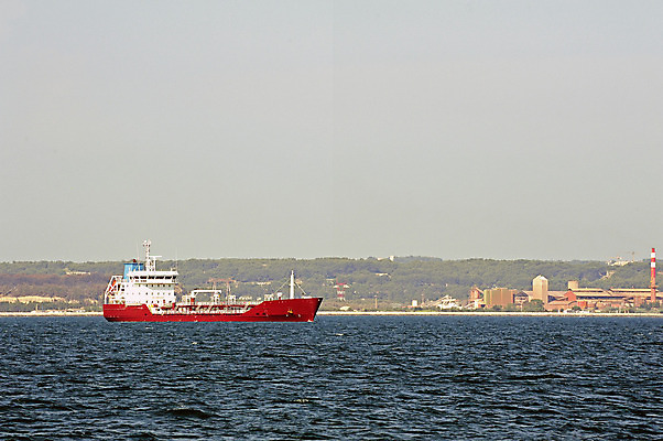 포토 JPG 해외이미지 유럽 산업 바다 비즈니스 교통시설 하늘 사람없음 물 글로벌 검은색 프랑스 화물 보트 석유 큼 화물선 무역 함선 상업 탱크 연료 수납 무거움 물류 마르세유 수입 유조선 해외202004 해외포토 자연요소 나라 컬러 교통 배_교통 운송업 무게 크기 시설 파일형식 이미지허브