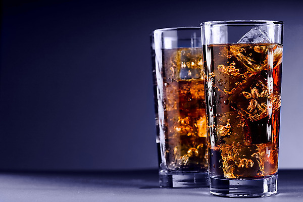 포토 JPG 해외이미지 음료 유리 사람없음 물 반사 갈색 우주 식당 얼음 추위 신선 칵테일 바 투명 액체 달콤 맛 떨어짐 갈증 크리스탈 큐브 콜라 칼로리 쿠바 소다 카피스페이스 해외202004 해외포토 자연요소 컬러 컨셉 재질 주류 상점 공백 중앙아메리카 광석 탄산음료 파일형식 이미지허브