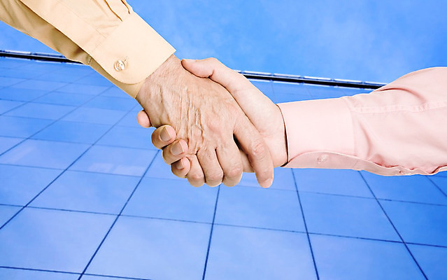 포토 JPG 해외이미지 구름 직업 외관 남자 벽 컨셉 비즈니스 건축양식 창문 손가락 관계 유리 하늘 추상 협력 악수 아이디어 함께함 관리 사람 손짓 성인 사람없음 야외 건물 파란색 반사 탑 고층빌딩 우정 거래 인사 도시 비즈니스맨 큼 심볼 계약 욕심 철강 통일 해외202004 해외포토 자연요소 건축물 손 건축 컬러 무늬 모션 재질 빌딩 친구 예절 직장인 크기 파일형식 이미지허브