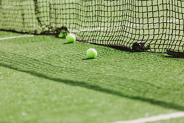 포토 JPG 해외이미지 직업 라이프스타일 선 스포츠 백그라운드 컨셉 공 놀이 하늘 새로움 서브 건강 한명 경기 야외 가로 세로 초록색 파란색 세트 운동 노란색 경쟁 장비 테니스 게임 흰색 라켓 우승 오픈 그물 닫기 테니스공 오브젝트 고립 법정 토너먼트 해외202004 해외포토 1 스포츠용품 컬러 모션 사람 생활 구기 최고 테니스용품 파일형식 이미지허브