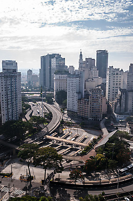 포토 JPG 해외이미지 길 건축양식 자동차 버스 사람없음 건물 도시 센터 브라질 조감도 해외202004 해외포토 건축물 건축 육상교통 대중교통 남아메리카 파일형식 이미지허브