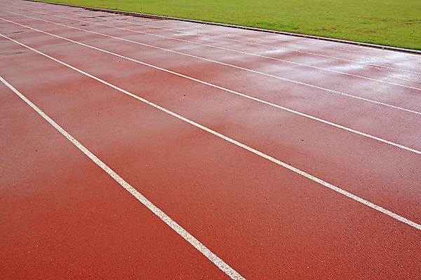 포토 JPG 해외이미지 구름 스포츠 밭 놀이 하늘 사람없음 파란색 달리기 축구 젖음 역동적 웅덩이 점토 선로 진짜 해외202004 해외포토 자연요소 컬러 컨셉 농업 모션 구기 파일형식 이미지허브
