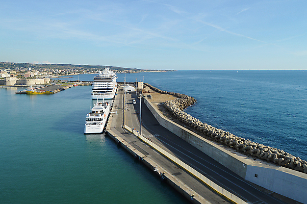 포토 JPG 해외이미지 벽 파도 바다 여행 백그라운드 건축양식 자연 파노라마 풍경 사람없음 야외 물 여름 파란색 도시풍경 항구 힘 일몰 이탈리아 블록 도시 보호 저녁 크루즈 방파제 암초 포트 콘크리트 수평선 해외202004 해외포토 자연요소 계절 공공시설 건축 유럽 컬러 컨셉 배_교통 교통시설 촬영기법 노을 야간 생태계 파일형식 이미지허브