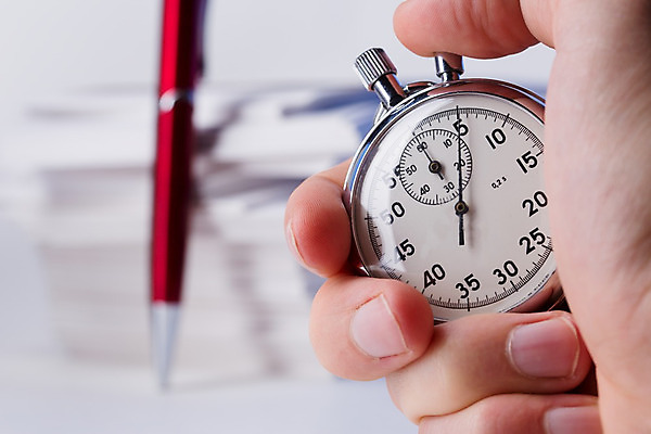 포토 JPG 해외이미지 손 종이 시계 백그라운드 손가락 사람없음 빨간색 숫자 펜 쌓기 정보 기구 잡기 시간 신용카드 계산 시간표 측정 속도 시작 문서 언론 질서 흙더미 타이머 종료 그만 마무리 분 처음 초시계 편지쓰기 해외202004 해외포토 문자 컬러 모션 신체부위 금융 필기구 흙 기록 예절 계획 편지 파일형식 더미 이미지허브