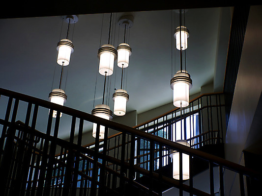 포토 JPG 해외이미지 디자인 건축양식 창문 전등 사람없음 내부 빛 독서 계단 램프 도서관 서비스 일반 해외202004 해외포토 교육 건축 조명 파일형식 이미지허브