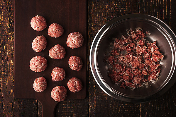 포토 JPG 해외이미지 음식 백그라운드 탁자 밥 육류 요리 사람없음 목재 가로 빨간색 갈색 금속 주방 식사 소고기 원형 냄비 미트볼 준비 날것 그라인더 후추 찌그러짐 다진 땅바닥 스터핑 식품점 해외202004 해외포토 도형 나무 컬러 가구 컨셉 식재료 재료 재질 바닥 상점 솥 향신료 커피용품 파일형식 이미지허브