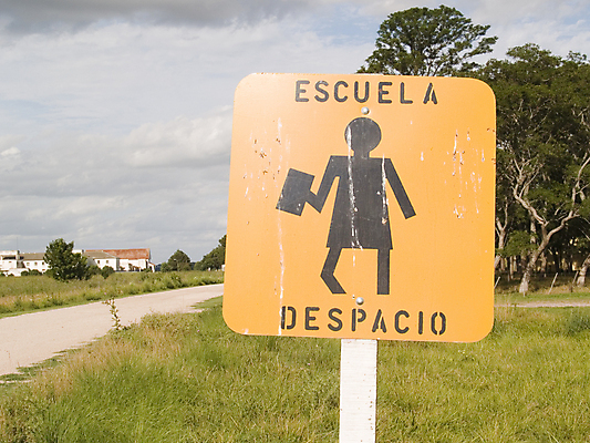포토 JPG 해외이미지 도로 지구 밭 학교 풍경 사람없음 야외 태양 노란색 고속도로 남아메리카 그림 아르헨티나 스페인어 해외202004 해외포토 자연요소 교육 길 컬러 농업 교통시설 아메리카 파일형식 이미지허브
