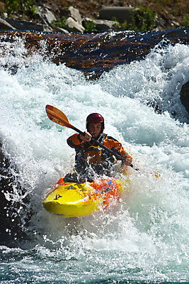 포토 JPG 해외이미지 라이프스타일 스포츠 파도 포즈 모션 자연 휴가 휴식 건강 한명 야외 빨간색 물 여름 강 운동 노란색 힘 폭포 젖음 에너지 추위 도전 안개 게임 개울 서핑 황무지 급류 보호 위험 노 속도 흥분 카약 분무기 지역 추적 뱃놀이 해외202004 해외포토 자연요소 1 계절 감정 바다 컬러 컨셉 배_교통 놀이 날씨 사람 생활 전통놀이 수상스포츠 생태계 선박 파일형식 이미지허브