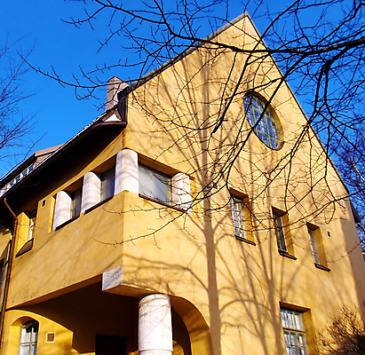 포토 JPG 해외이미지 나무 벽 하늘 병원 핀란드 그림자 사람없음 건물 파란색 나뭇가지 기둥 모서리 옛날 헬싱키 해외202004 해외포토 식물 건축물 건축 컬러 의학 북유럽 파일형식 이미지허브