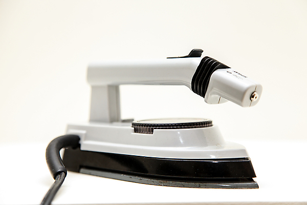 포토 JPG 해외이미지 1 디자인 옷 분홍색 백그라운드 컨셉 가사 가정 새로움 주택 손잡이 그림자 사람없음 물 파란색 금속 보라색 힘 기계 장비 흰색 공구 직물 업무 뜨거움 플랫 빨래 매끈함 수증기 플라스틱 철 오브젝트 철사 고립 다리미질 철강 해외202004 해외포토 자연요소 컬러 재질 건물 도구 작업 감각 파일형식 이미지허브