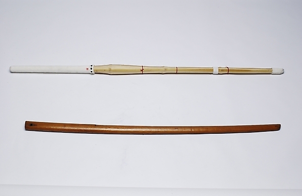 포토 JPG 스튜디오촬영 스포츠용품 스포츠 사람없음 운동 운동기구 장비 막대기 검도 죽도 검도용품 대검 국내포토 무기 실내 건강 헬스 격투기 검 오브젝트 파일형식