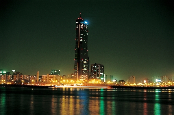 포토 야경 자연 서울 한국 사람없음 야외 가로 강 도시 저녁 한강 63빌딩 국내포토 아시아 빌딩 야간 생태계 랜드마크 파일형식 풍경_경치