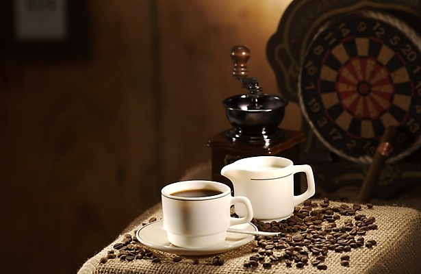 포토 JPG 커피 음료 음식 백그라운드 실내 사람없음 우유 원두 커피잔 다트판 그라인더 프림 국내포토 잔 유제품 내부 다트 커피용품 파일형식