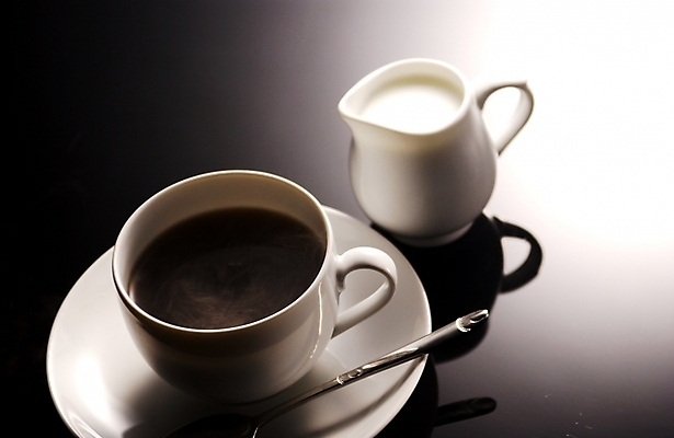 포토 JPG 커피 음식 백그라운드 실내 사람없음 우유 커피잔 티스푼 프림 국내포토 음료 잔 유제품 내부 숟가락 파일형식