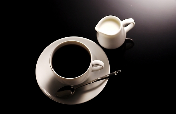 포토 JPG 커피 음식 백그라운드 실내 사람없음 우유 커피잔 티스푼 프림 국내포토 음료 잔 유제품 내부 숟가락 파일형식