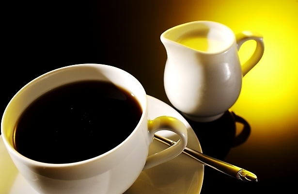 포토 JPG 커피 음식 백그라운드 실내 근접촬영 사람없음 우유 커피잔 티스푼 프림 국내포토 음료 뷰포인트 잔 유제품 내부 숟가락 파일형식