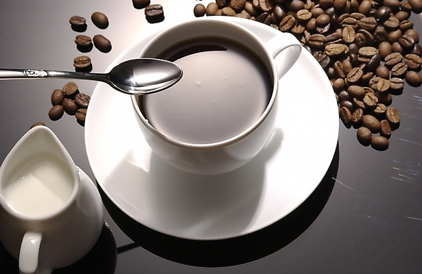 포토 JPG 커피 음식 백그라운드 실내 사람없음 우유 원두 커피잔 티스푼 프림 국내포토 음료 잔 유제품 내부 숟가락 파일형식