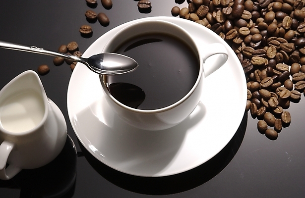 포토 JPG 커피 음식 백그라운드 실내 근접촬영 사람없음 우유 원두 커피잔 티스푼 프림 국내포토 음료 뷰포인트 잔 유제품 내부 숟가락 파일형식