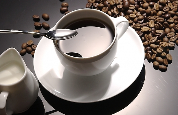 포토 JPG 커피 음식 백그라운드 실내 근접촬영 사람없음 우유 원두 커피잔 티스푼 프림 국내포토 음료 뷰포인트 잔 유제품 내부 숟가락 파일형식