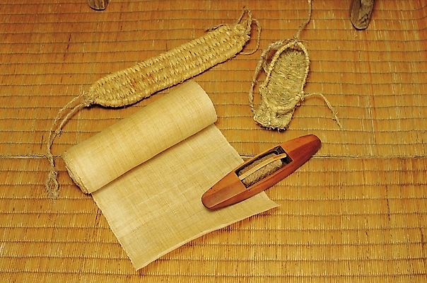 포토 JPG 한국문화 한국전통 전통 잡화 전통문화 문화 신발 장신구 전통소품 사람없음 전통의상 공예 삼베 돗자리 공예품 전통공예 민속공예 짚신 한짝 장판 짚공예 국내포토 1 동양문화 한국 취미 오브젝트 파일형식 천_직물