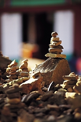 포토 JPG 주간 한국문화 한국전통 전통 종교 전통문화 문화 종교용품 사람없음 야외 아웃포커스 쌓기 탑 돌_바위 기도 석탑 무속 무속신앙용품 소원 민속신앙 소원탑 토속신앙 국내포토 자연요소 동양문화 건축물 모션 한국 촬영기법 파일형식