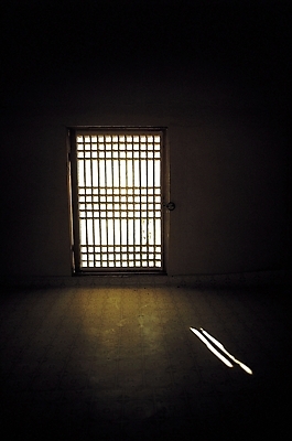 포토 JPG 한국문화 한국전통 전통 시설물 현대건축 건축 전통문화 문화 고건축 패턴 한국건축 실내 사람없음 내부 빛 문 어둠 방 건축부분 문살 격자 문살무늬 방문 창호문 방안 전통방 창호지 국내포토 동양문화 건축물 종이 무늬 한국 파일형식