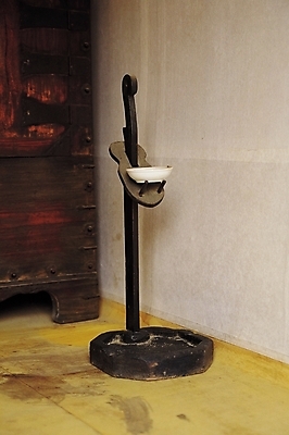 포토 JPG 한국문화 한국전통 전통 전통문화 문화 가구 생활용품 조명 전통소품 실내 사람없음 방 빈티지 촛대 고가구 호롱불 국내포토 동양문화 컨셉 한국 내부 오브젝트 파일형식