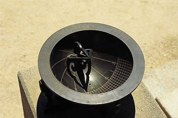 포토 JPG 주간 한국문화 한국전통 전통 전통문화 문화 시계 유물 그림자 사람없음 야외 문화재 천문학 보물 해시계 국내포토 자연요소 동양문화 교육 한국 파일형식