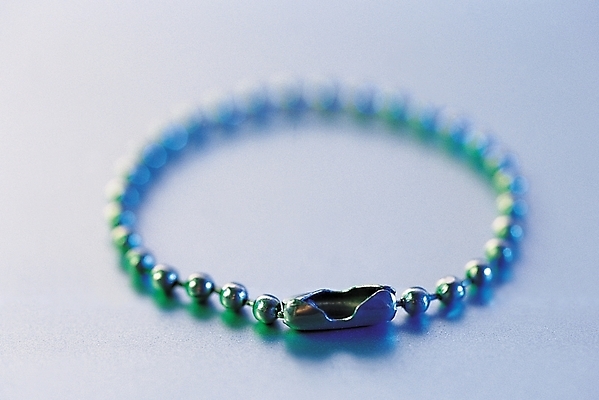 포토 JPG 스튜디오촬영 실내 근접촬영 사람없음 아웃포커스 장식 한개 끈 고리 연결 쇠사슬 묶기 철 구슬 오브젝트 연결고리 열쇠꾸러미 국내포토 1 뷰포인트 모션 열쇠 촬영기법 내부 파일형식