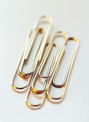 포토 JPG 스튜디오촬영 문구용품 실내 집게 근접촬영 사람없음 아웃포커스 사무용품 여러개 도구 오브젝트 클립 철사 국내포토 뷰포인트 다수 촬영기법 내부 파일형식