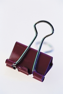 포토 JPG 스튜디오촬영 문구용품 실내 집게 근접촬영 사람없음 아웃포커스 한개 사무용품 도구 오브젝트 클립 종이집게 문방구 국내포토 1 뷰포인트 촬영기법 내부 상점 파일형식