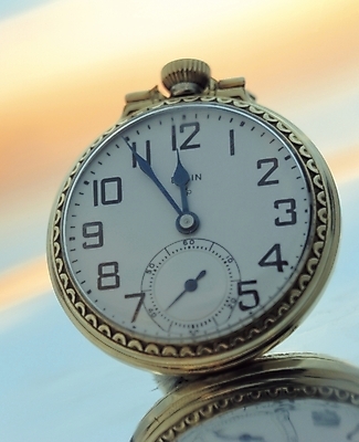 포토 JPG 스튜디오촬영 시계 생활용품 초 실내 사람없음 아웃포커스 한개 숫자 시간 시곗바늘 오브젝트 약속 분침 시침 초침 분 국내포토 문자 1 촬영기법 내부 파일형식