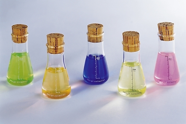 포토 JPG 스튜디오촬영 컬러 유리병 실내 실험기구 실험 사람없음 물 물감 용기 병 물병 눈금 비커 코르크 오색 국내포토 자연요소 그릇 식기 과학 병_용기 내부 미술도구 물통 파일형식